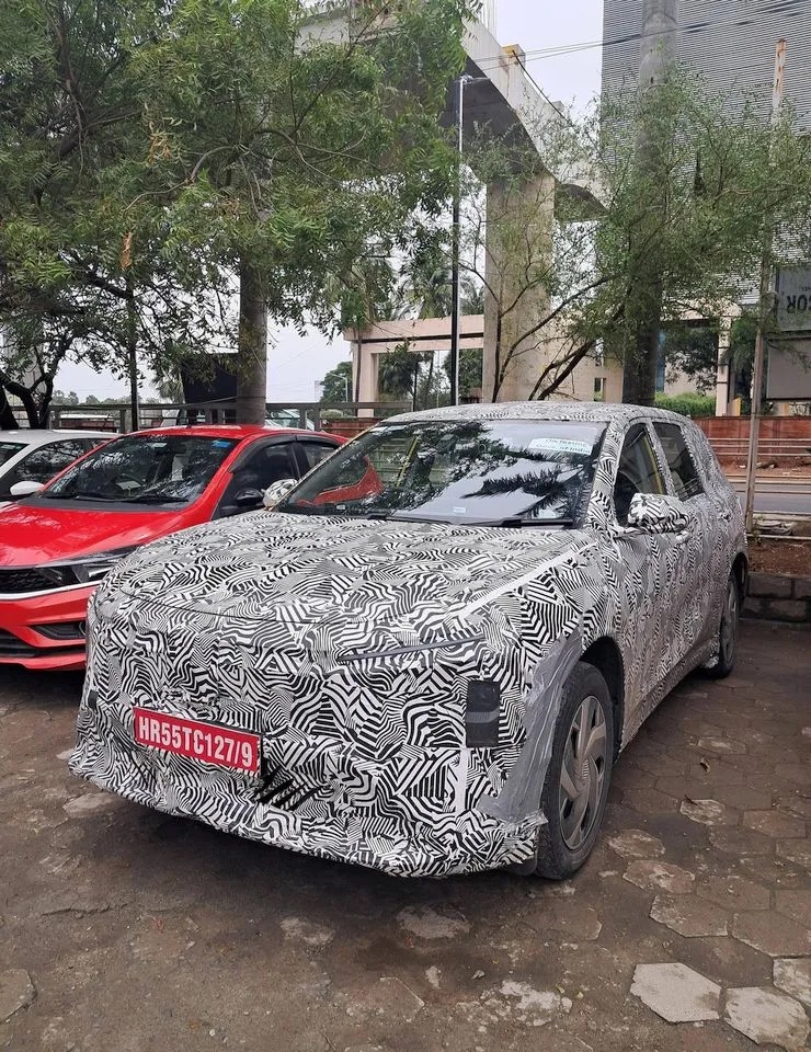 VinFast Limo Green tiếp tục lộ diện xuất ngoại với tay l&aacute;i nghịch, dễ ra mắt ngay năm nay- Ảnh 1.