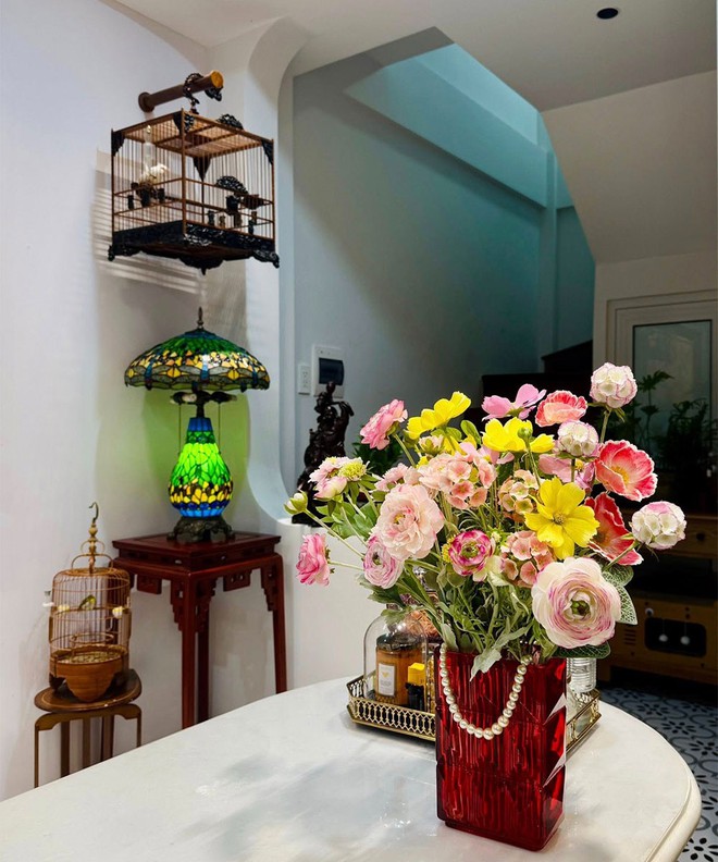 Nhan sắc vợ ch&acirc;n d&agrave;i sinh 5 con cho nam nghệ sĩ đ&igrave;nh đ&aacute;m sở hữu biệt phủ d&aacute;t v&agrave;ng ở H&agrave; Nội- Ảnh 9.