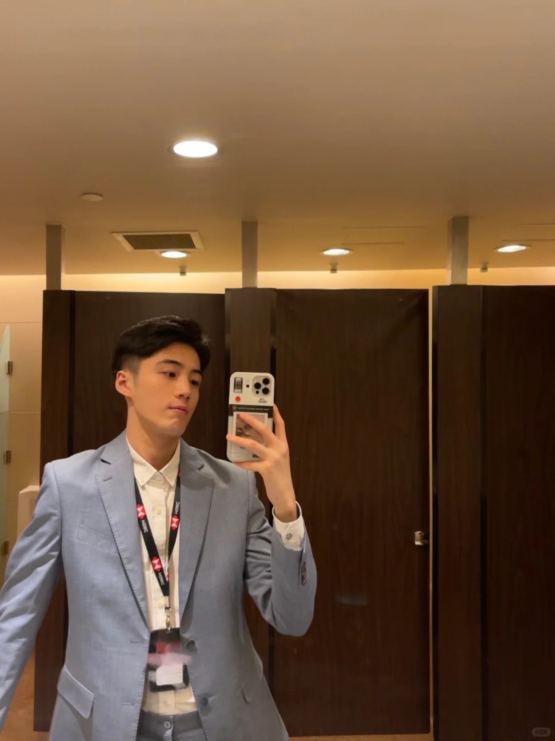 &ldquo;Thu nhập hơn 300 triệu/th&aacute;ng ở Hong Kong (Trung Quốc) l&agrave; ngh&egrave;o?&rdquo; - Nh&acirc;n vi&ecirc;n ng&acirc;n h&agrave;ng chia sẻ tr&ecirc;n Threads khiến netizen tranh c&atilde;i dữ dội- Ảnh 3.