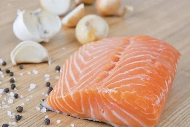 Trứng đứng thứ 5 trong số c&aacute;c loại thực phẩm gi&agrave;u protein ph&ugrave; hợp nhất cho người cao tuổi, đứng đầu "m&oacute;n" m&agrave; hầu hết mọi người kh&ocirc;ng nghĩ tới- Ảnh 3.