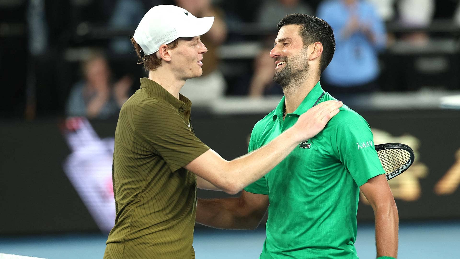 Djokovic đánh bại Sinner sau 4 giờ 9 phút nghẹt thở để thẳng tiến chung kết Australian Open- Ảnh 3. Djokovic đánh bại Sinner sau 4 giờ 9 phút nghẹt thở để thẳng tiến chung kết Australian Open- Ảnh 3.
