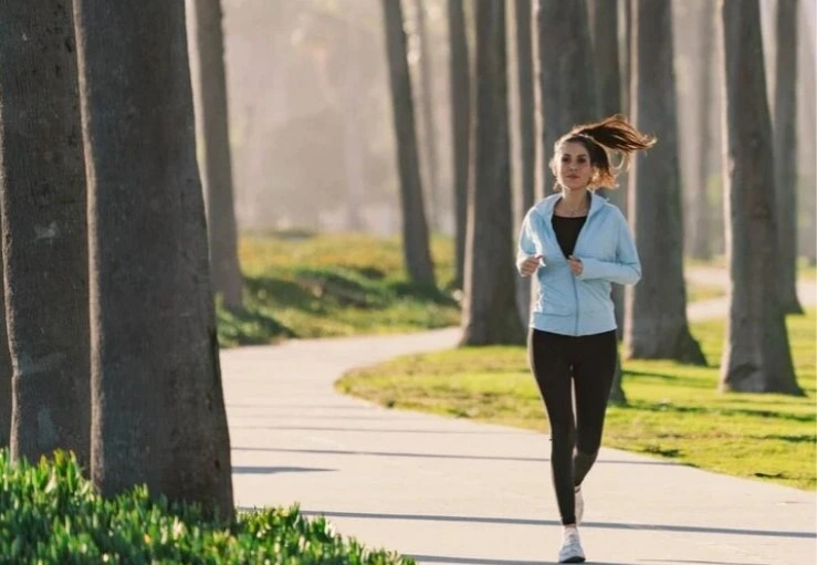 Tập thể dục buổi s&aacute;ng hay buổi tối tốt hơn? Khoa học đưa ra c&acirc;u trả lời khiến nhiều người thay đổi th&oacute;i quen l&acirc;u nay- Ảnh 1.