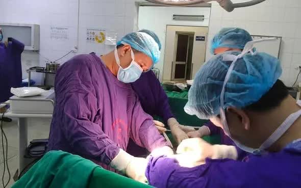 Cảnh b&aacute;o nguy hiểm từ th&oacute;i quen ngậm tăm sau ăn- Ảnh 1.