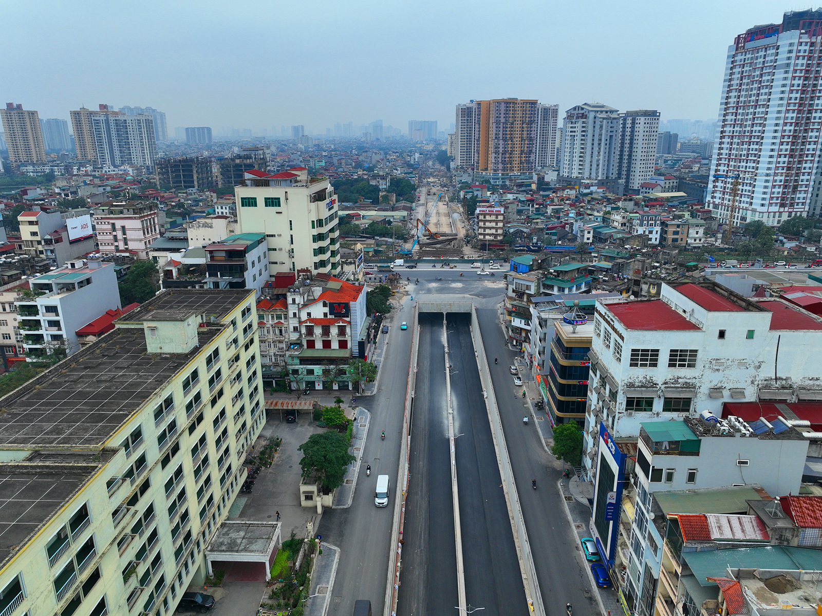 Công nhân làm việc xuyên lễ, đẩy nhanh tiến độ thông xe kỹ thuật hầm chui 778 tỷ đồng ở Hà Nội- Ảnh 1. Công nhân làm việc xuyên lễ, đẩy nhanh tiến độ thông xe kỹ thuật hầm chui 778 tỷ đồng ở Hà Nội- Ảnh 1.