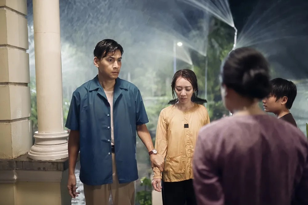 Cặp sao Việt qu&aacute; đẹp đ&ocirc;i nhưng kh&ocirc;ng ai d&aacute;m đẩy thuyền, nh&agrave; trai "đ&aacute;nh dấu chủ quyền" m&agrave; d&acirc;n t&igrave;nh r&eacute;n gi&ugrave;m- Ảnh 1.