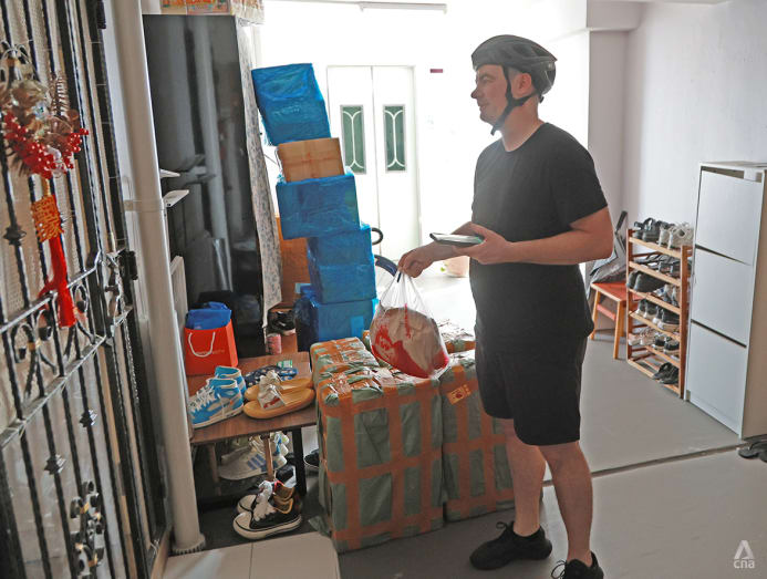 Shipper 43 tuổi ban ng&agrave;y l&agrave;m văn ph&ograve;ng, tối mở app đi giao đồ ăn: Kiếm th&ecirc;m gần 12 triệu/th&aacute;ng!- Ảnh 2.