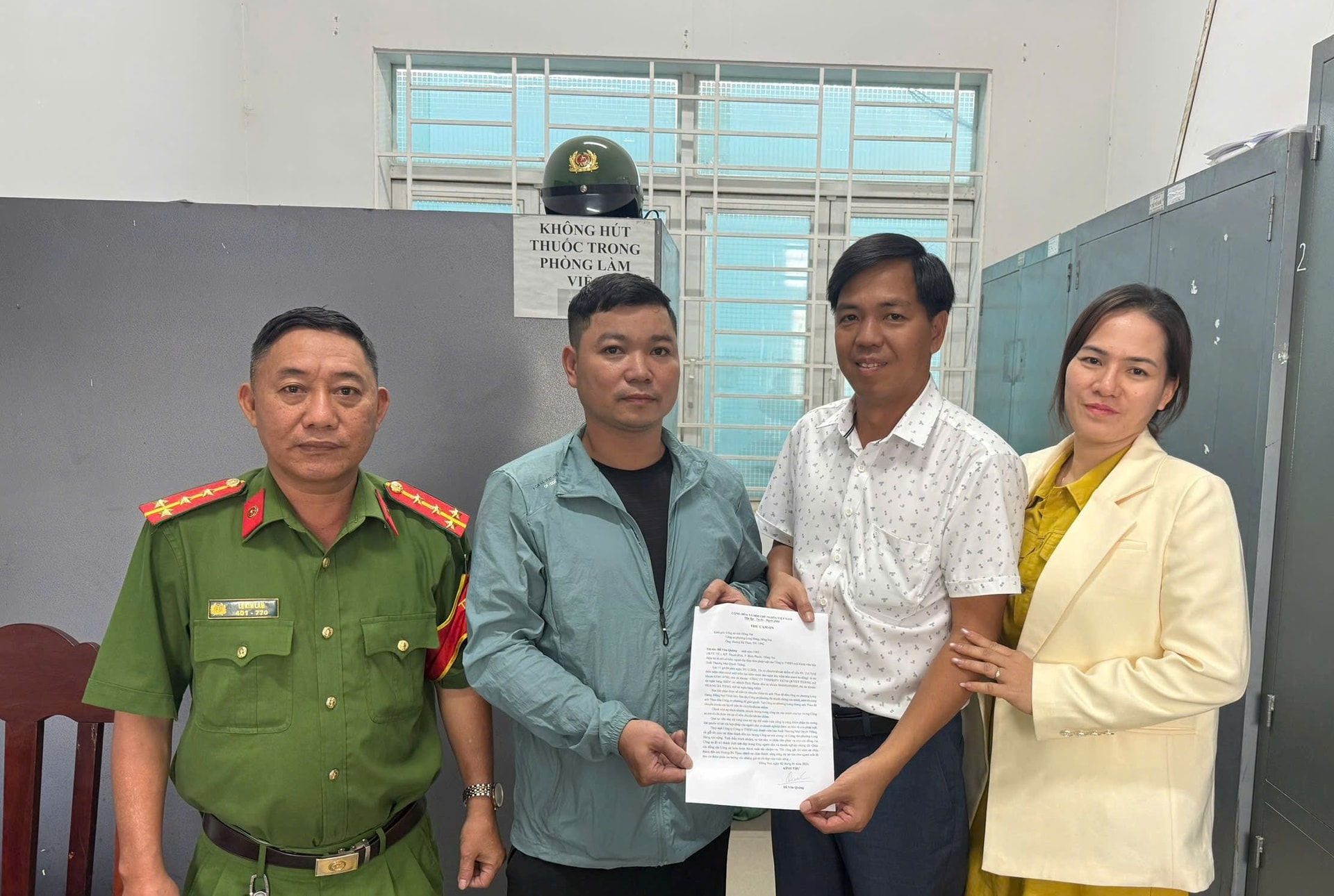 Chủ c&ocirc;ng ty d&ugrave;ng t&agrave;i khoản của doanh nghiệp chuyển khoản 491 triệu đồng v&agrave;o STK c&oacute; đu&ocirc;i 8888: C&ocirc;ng an y&ecirc;u cầu 2 b&ecirc;n l&ecirc;n trụ sở l&agrave;m việc- Ảnh 2.