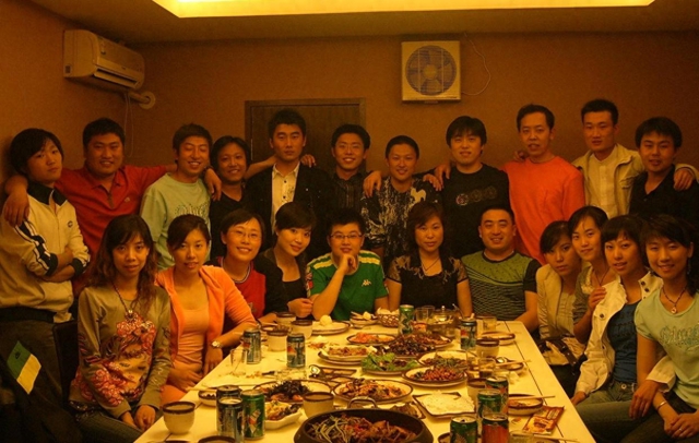 Thanh to&aacute;n xong bữa họp lớp rồi lặng lẽ rời đi, lớp trưởng "đứng h&igrave;nh" khi nhận được khoản chuyển 350 triệu từ bạn cũ- Ảnh 3.