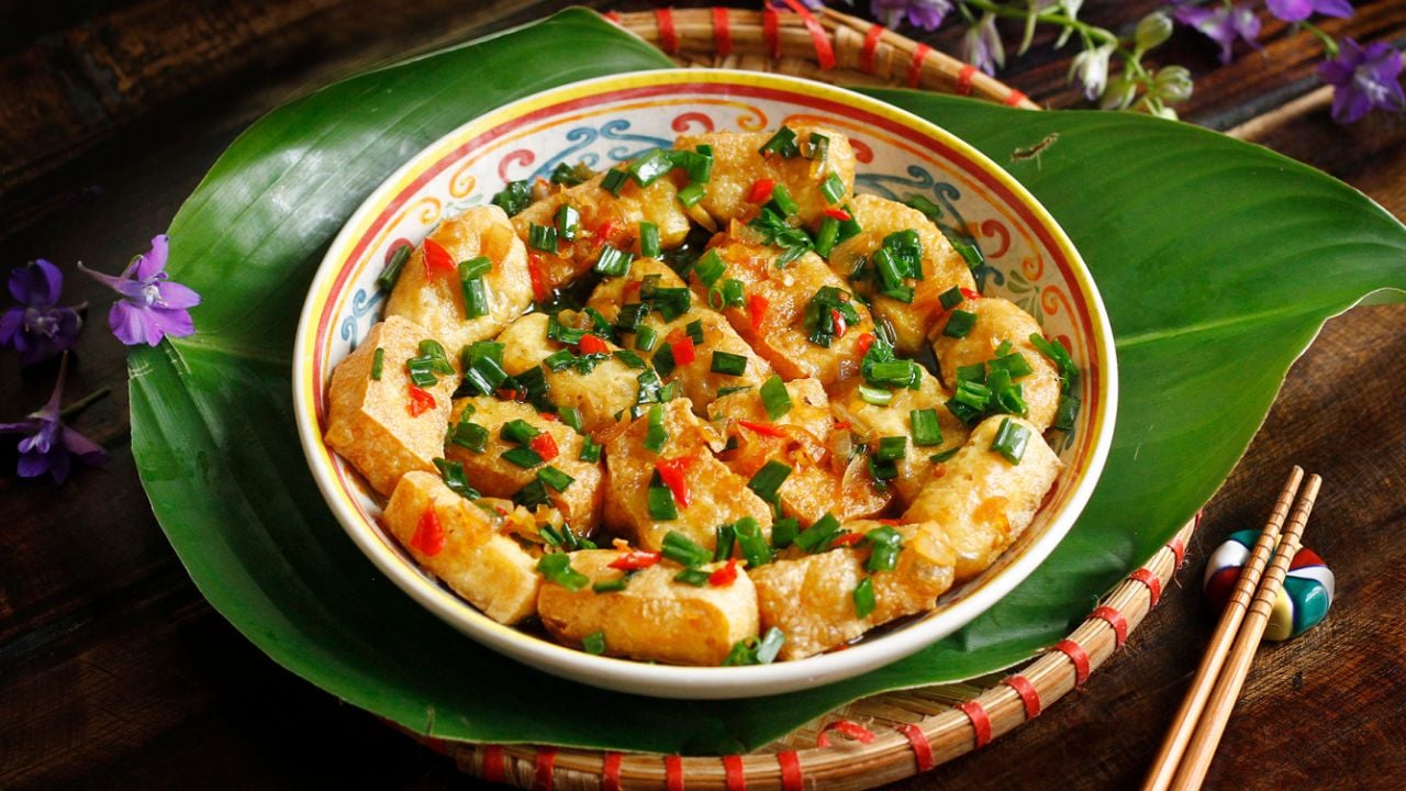 Đậu phụ - “kho canxi” rẻ tiền gấp 10 lần thịt bò: Ăn đều mùa đông giúp ruột khỏe, xương chắc, cholesterol giảm- Ảnh 2. Đậu phụ - “kho canxi” rẻ tiền gấp 10 lần thịt bò: Ăn đều mùa đông giúp ruột khỏe, xương chắc, cholesterol giảm- Ảnh 2.