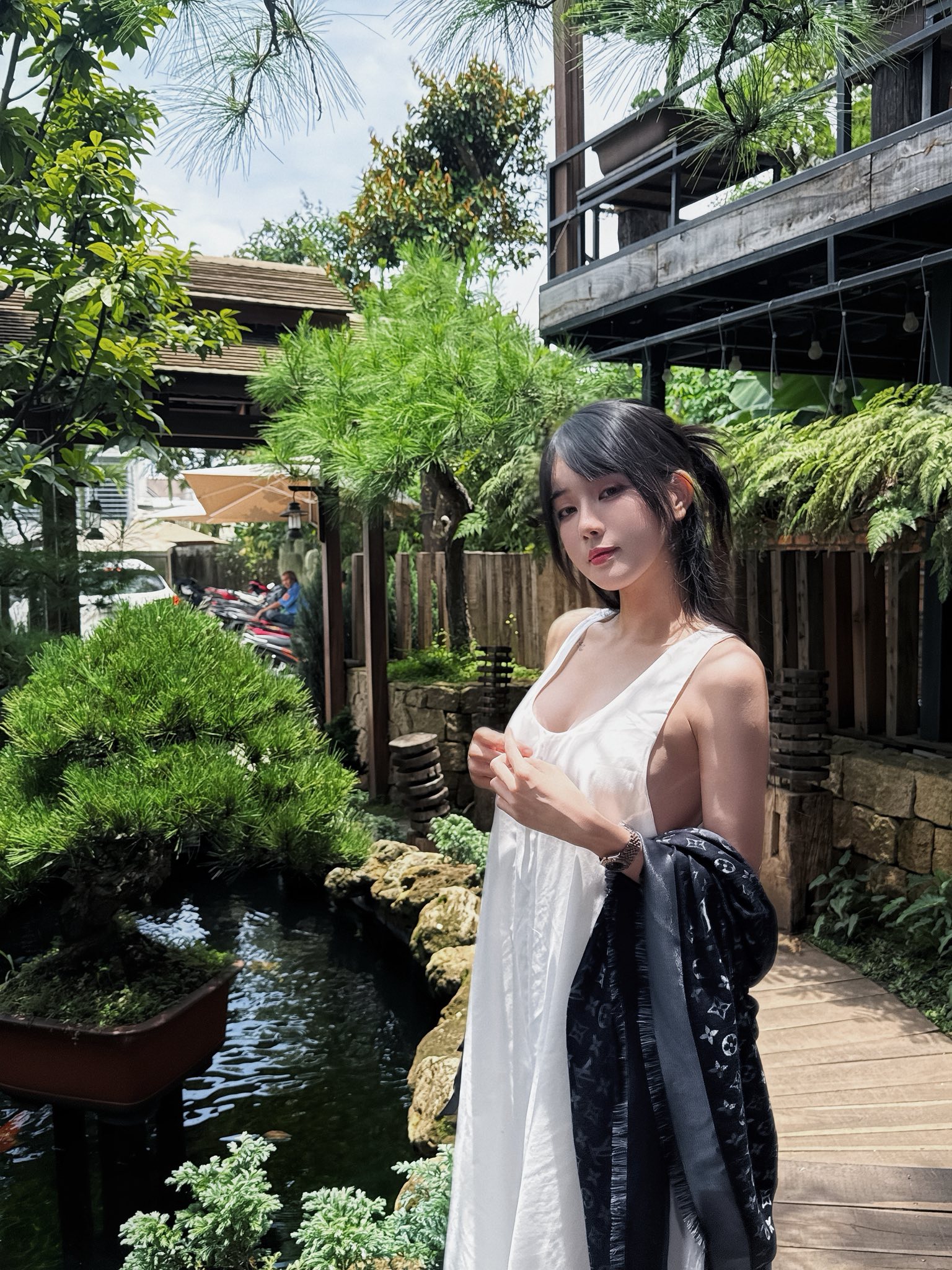 Visual n&eacute;t căng, v&oacute;c d&aacute;ng nuột của c&ocirc; g&aacute;i được cầu thủ Văn Thanh 