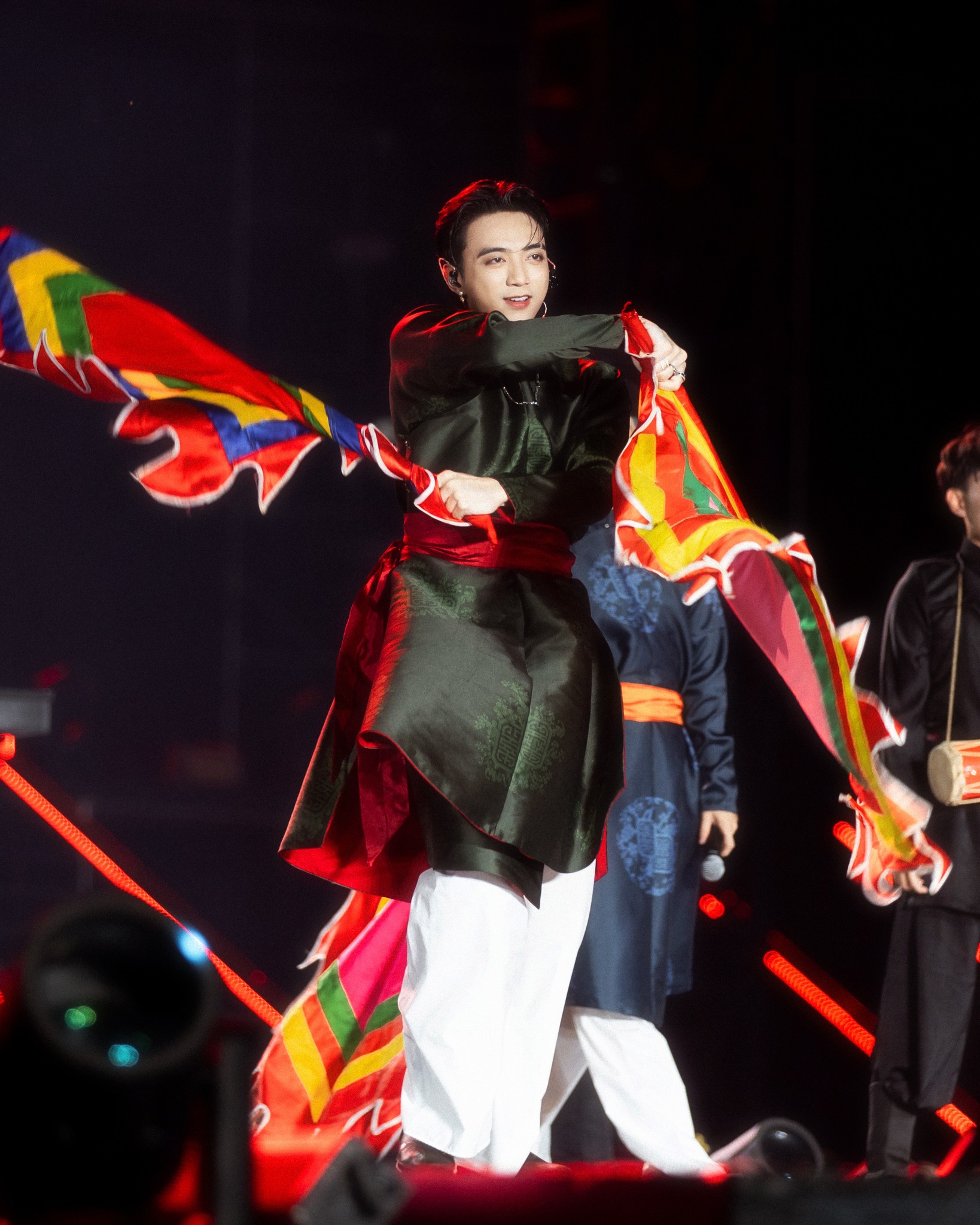 Muốn biết văn ho&aacute; thần tượng quốc nội b&ugrave;ng nổ cỡ n&agrave;o, h&atilde;y để fandom SOOBIN trả lời!- Ảnh 1.