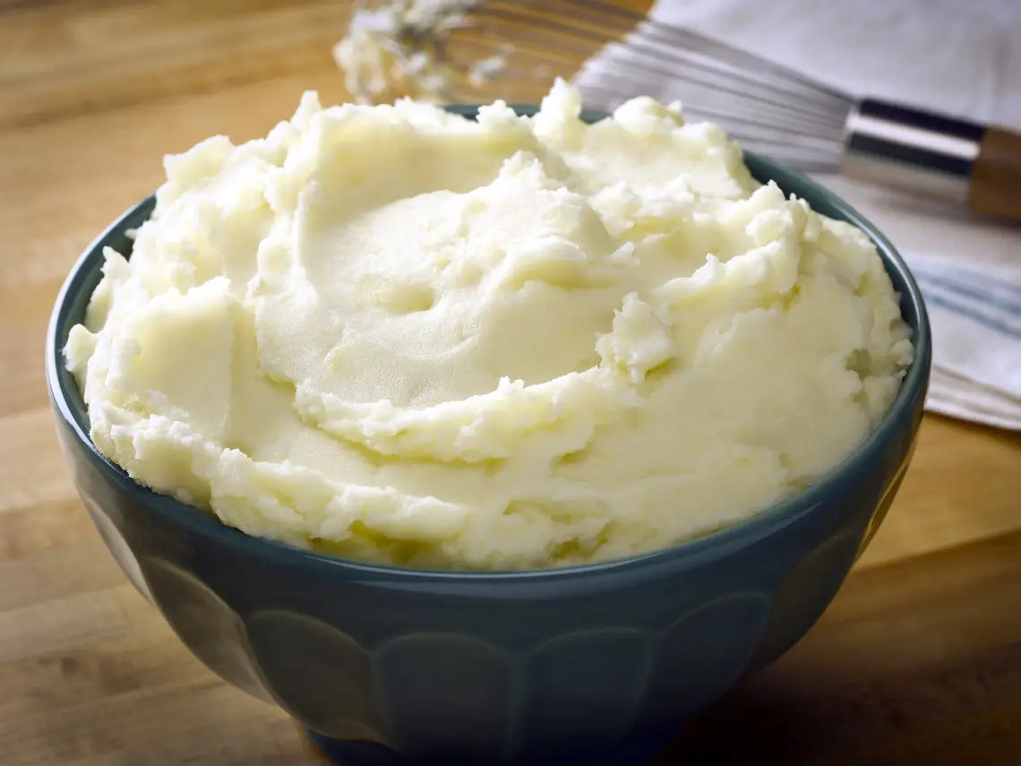 Đa số đồ ăn h&acirc;m n&oacute;ng lại vẫn ngon, nhưng 7 m&oacute;n n&agrave;y rất dễ &ldquo;h&oacute;a độc&rdquo;, thậm ch&iacute; g&acirc;y ung thư- Ảnh 1.