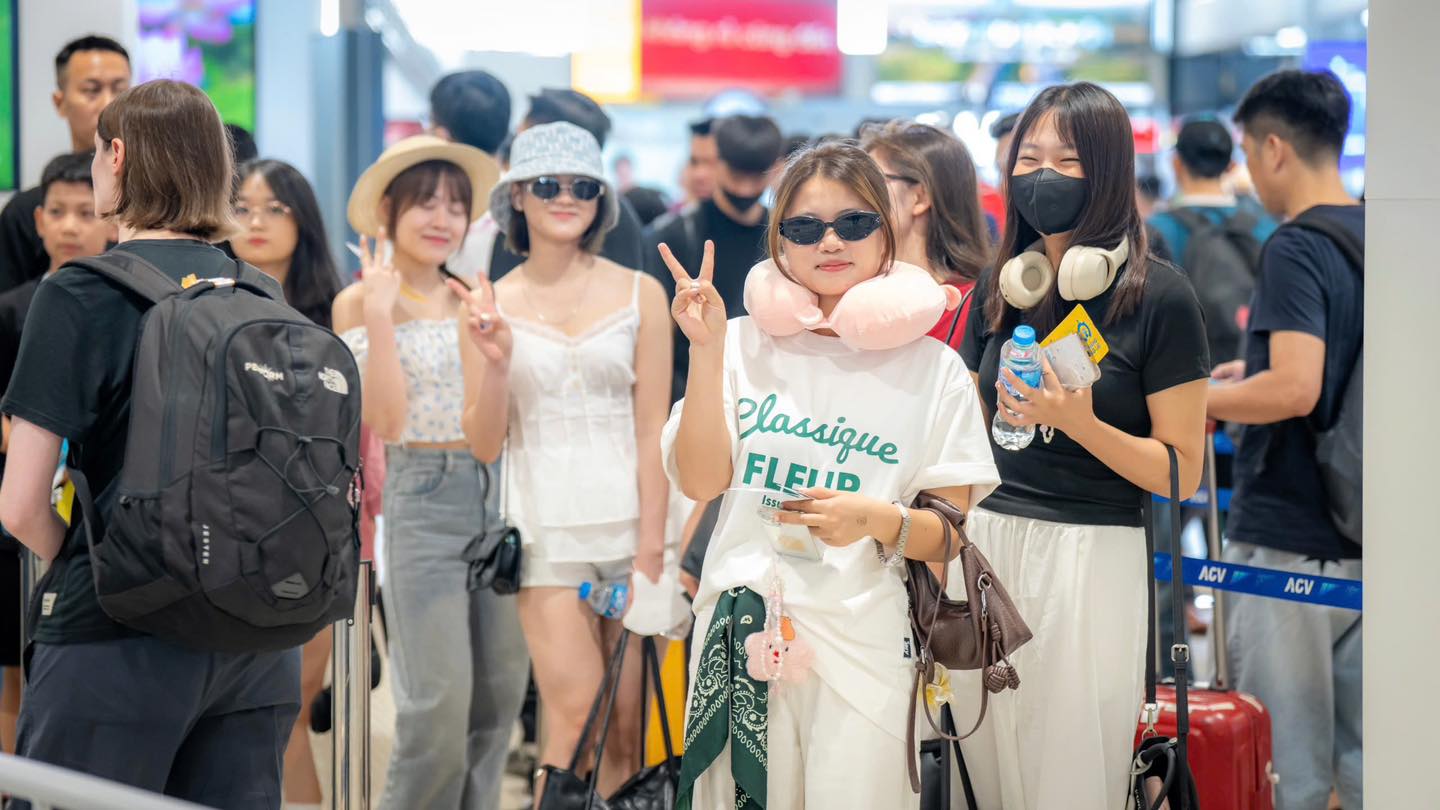 Cận cảnh Nội B&agrave;i trong ng&agrave;y chuyến bay quốc tế đạt mức kỷ lục- Ảnh 1.