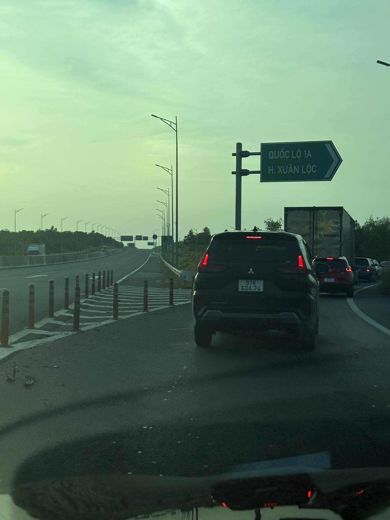 Va chạm li&ecirc;n ho&agrave;n 7 &ocirc; t&ocirc; tr&ecirc;n cao tốc Phan Thiết - Dầu Gi&acirc;y, &ugrave;n tắc nhiều km- Ảnh 1.