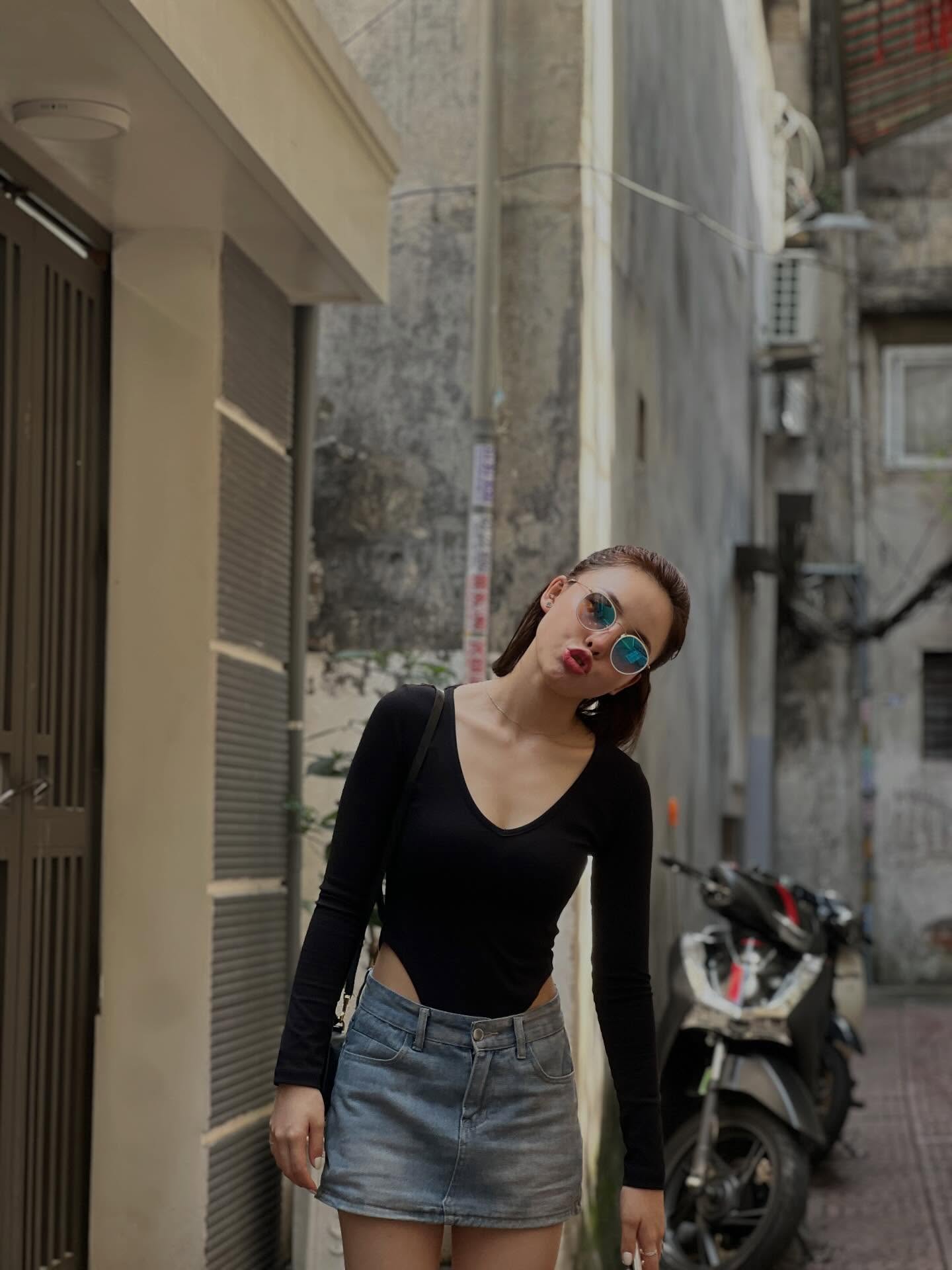 Hotgirl bắn s&uacute;ng Ph&iacute; Thanh Thảo tung ảnh thơ ấu, 