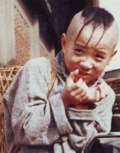 Từng l&agrave; ng&ocirc;i sao nổi tiếng, "cậu b&eacute; Tam Mao" ng&agrave;y n&agrave;o giờ chật vật mưu sinh- Ảnh 2.