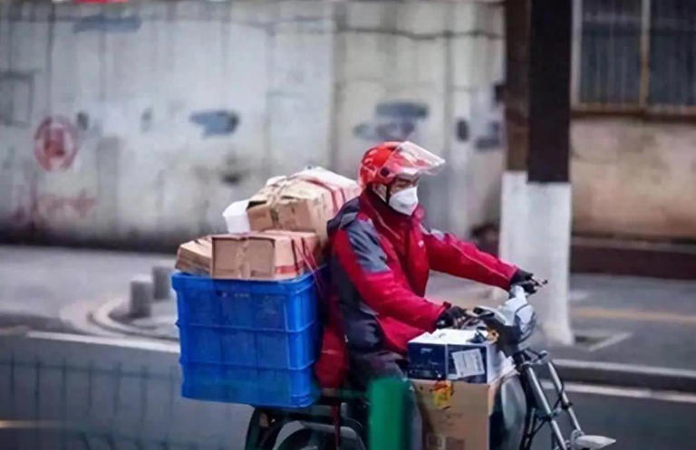 Nam shipper 39 tuổi bị tổn thương gan, b&aacute;c sĩ khuy&ecirc;n: 3 kiểu ăn trưa n&ecirc;n bỏ ngay- Ảnh 2.