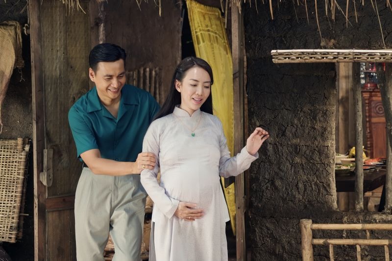 Cặp sao Việt qu&aacute; đẹp đ&ocirc;i nhưng kh&ocirc;ng ai d&aacute;m đẩy thuyền, nh&agrave; trai "đ&aacute;nh dấu chủ quyền" m&agrave; d&acirc;n t&igrave;nh r&eacute;n gi&ugrave;m- Ảnh 4.