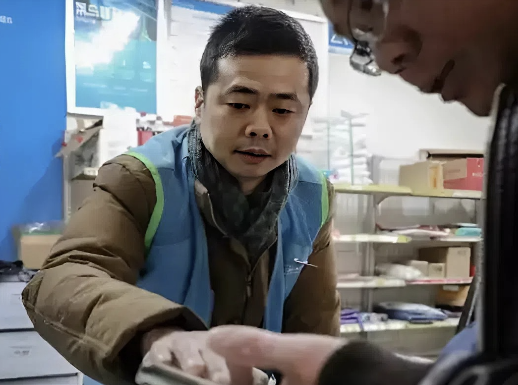 Ph&aacute;t hiện một Ph&oacute; Gi&aacute;o sư đại học đi l&agrave;m shipper, trả lương nh&acirc;n vi&ecirc;n 30 triệu đồng/ th&aacute;ng: "Th&agrave;nh tựu lớn nhất kh&ocirc;ng phải tiền bạc"- Ảnh 3.