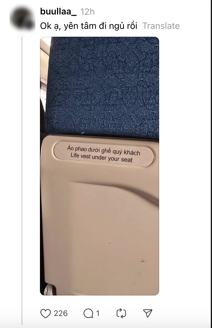 Dòng chữ trên ghế ngồi của một hãng hàng không gây chú ý- Ảnh 3. Dòng chữ trên ghế ngồi của một hãng hàng không gây chú ý- Ảnh 3.