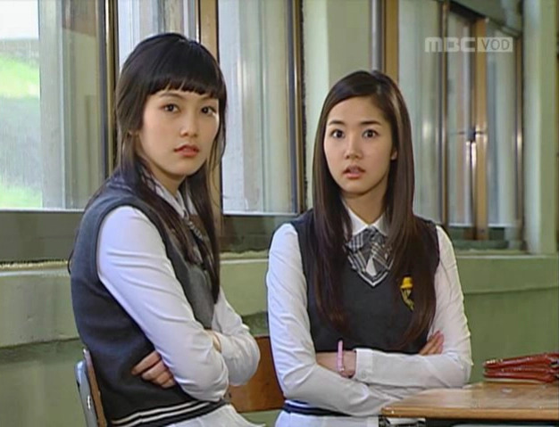 Cặp kiều nữ - chủ tịch ch&ecirc;nh nhau 12 tuổi đẹp nhất showbiz khoe visual 2 qu&yacute; tử: 2 nam thần tương lai l&agrave; đ&acirc;y!- Ảnh 8.