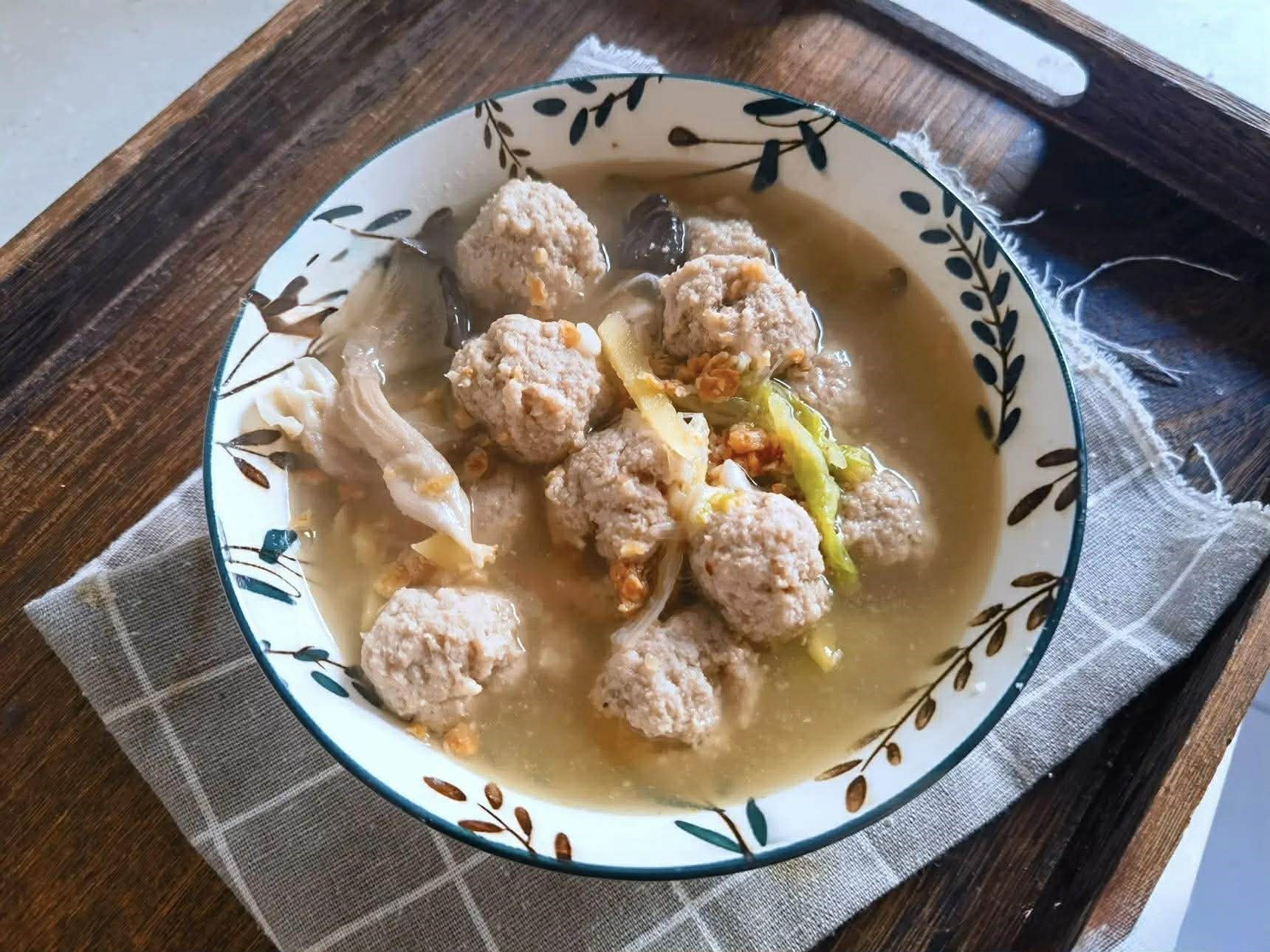 Mẹ t&ocirc;i thường nấu m&oacute;n n&agrave;y cho cả nh&agrave; ăn khi trời lạnh: M&ugrave;i thơm ng&agrave;o ngạt, ngửi th&ocirc;i đ&atilde; muốn ăn sạch nồi- Ảnh 7.