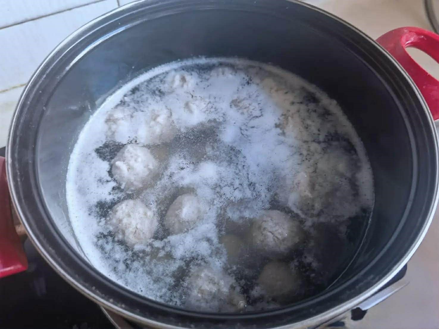 Mẹ t&ocirc;i thường nấu m&oacute;n n&agrave;y cho cả nh&agrave; ăn khi trời lạnh: M&ugrave;i thơm ng&agrave;o ngạt, ngửi th&ocirc;i đ&atilde; muốn ăn sạch nồi- Ảnh 3.