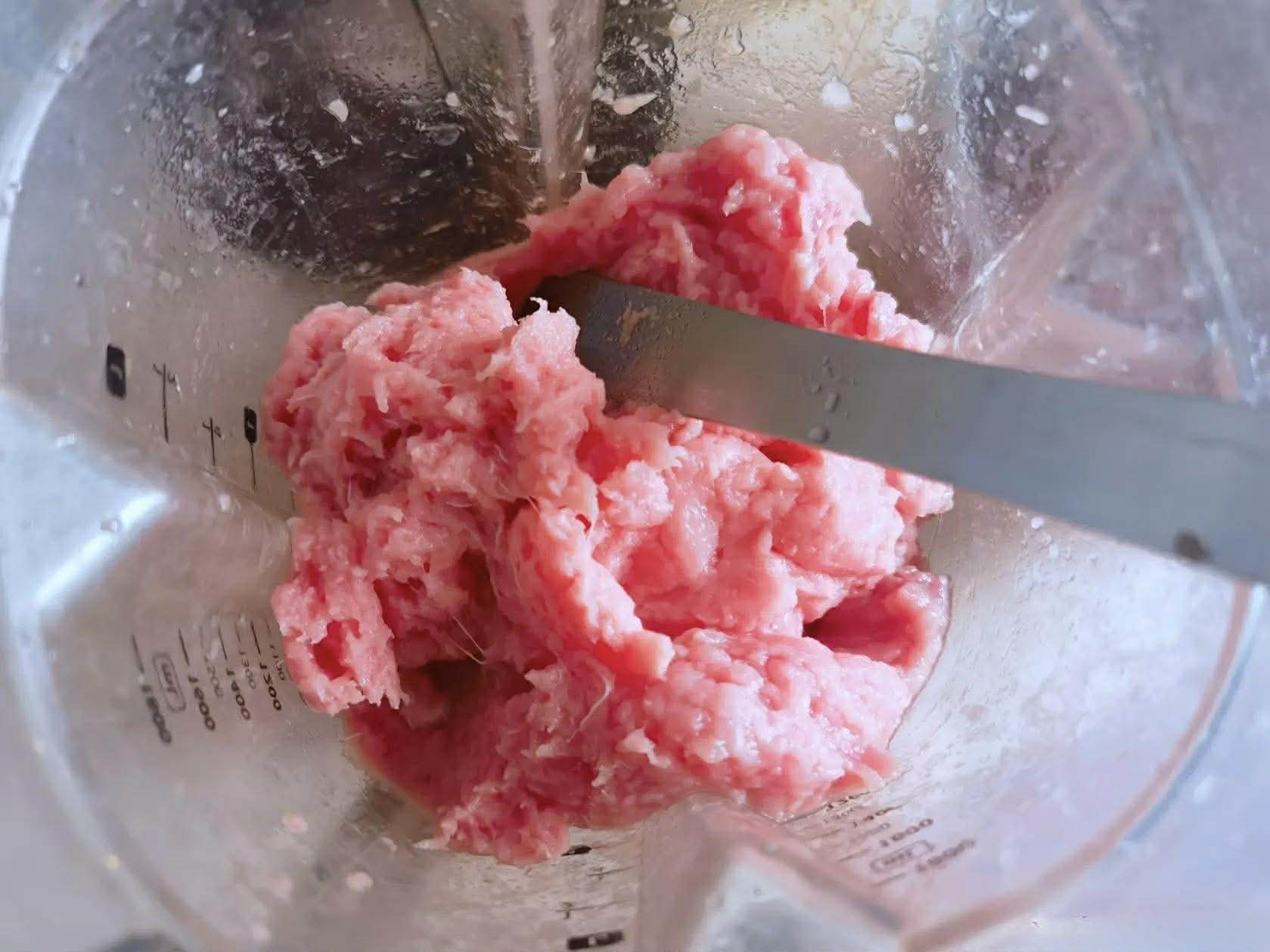 Mẹ t&ocirc;i thường nấu m&oacute;n n&agrave;y cho cả nh&agrave; ăn khi trời lạnh: M&ugrave;i thơm ng&agrave;o ngạt, ngửi th&ocirc;i đ&atilde; muốn ăn sạch nồi- Ảnh 1.