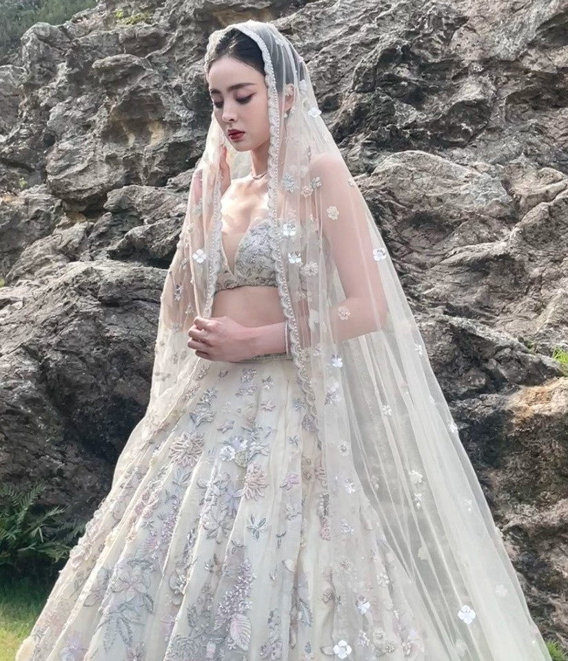 Tuổi băm của Cổ Lực Na Tr&aacute;t khiến vạn c&ocirc; g&aacute;i 18 cũng ước ao: B&iacute; quyết trẻ đẹp bền vững theo thời gian đ&atilde; được tiết lộ- Ảnh 4.