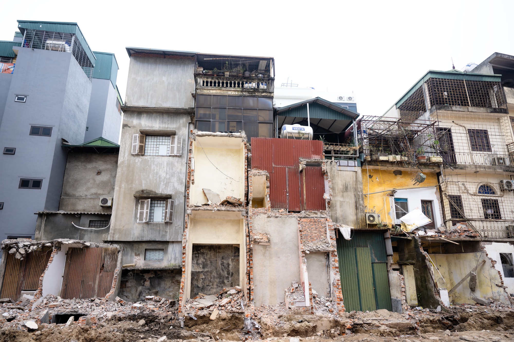 Nhìn toàn cảnh tuyến đường Vành đai 1 đoạn Hoàng Cầu - Voi Phục sau giải tỏa: Diện mạo đô thị dần thành hình!- Ảnh 10. Nhìn toàn cảnh tuyến đường Vành đai 1 đoạn Hoàng Cầu - Voi Phục sau giải tỏa: Diện mạo đô thị dần thành hình!- Ảnh 10.