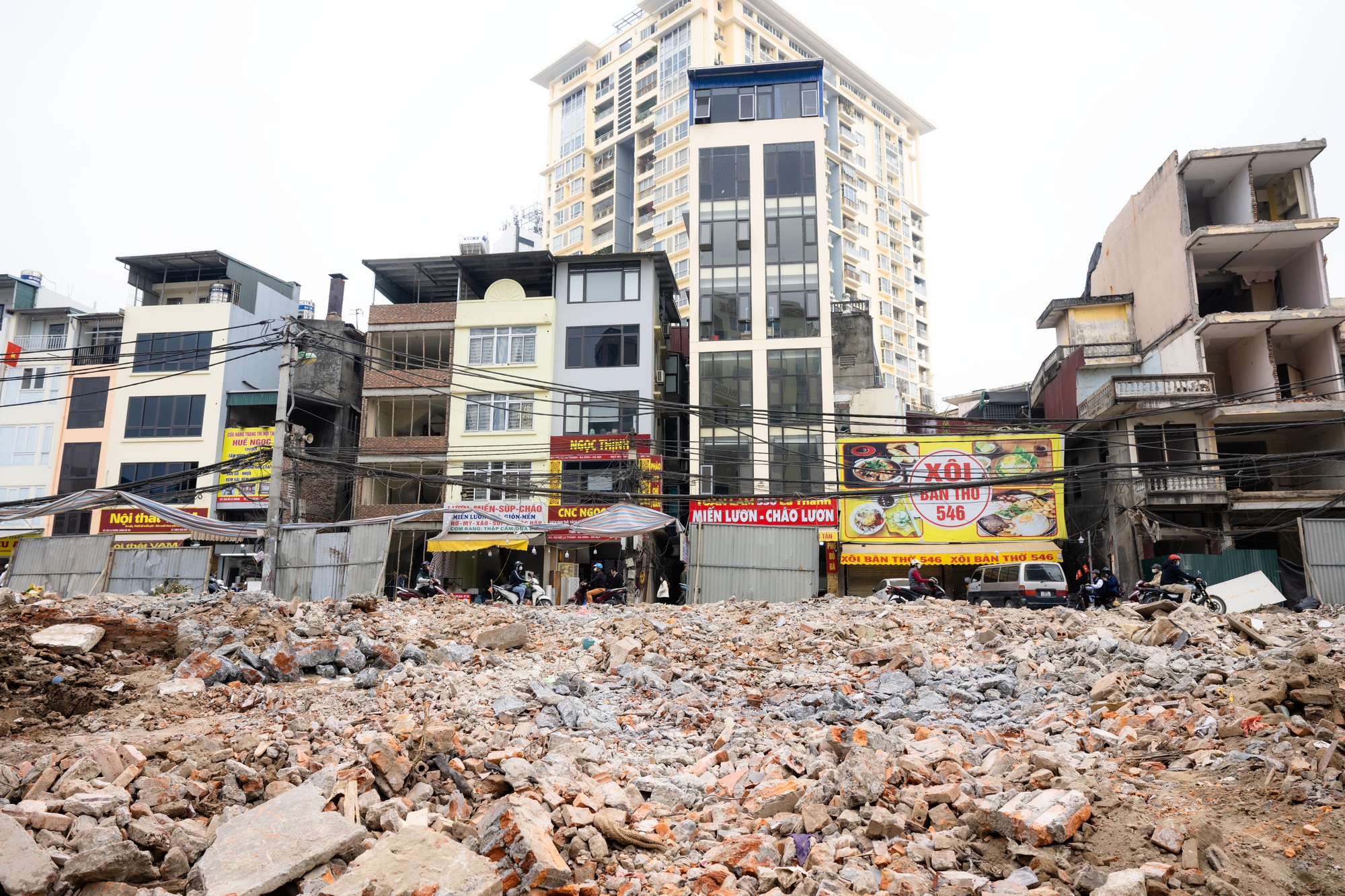 Nhìn toàn cảnh tuyến đường Vành đai 1 đoạn Hoàng Cầu - Voi Phục sau giải tỏa: Diện mạo đô thị dần thành hình!- Ảnh 11. Nhìn toàn cảnh tuyến đường Vành đai 1 đoạn Hoàng Cầu - Voi Phục sau giải tỏa: Diện mạo đô thị dần thành hình!- Ảnh 11.