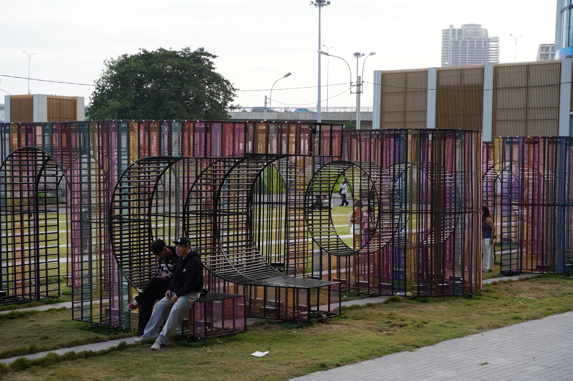 T&ograve;a nh&agrave; cao thứ 3 TP.HCM lập tức so&aacute;n ng&ocirc;i đ&ocirc;ng kh&aacute;ch nhất dịp lễ nhờ tung vườn hoa Tết khổng lồ- Ảnh 12.