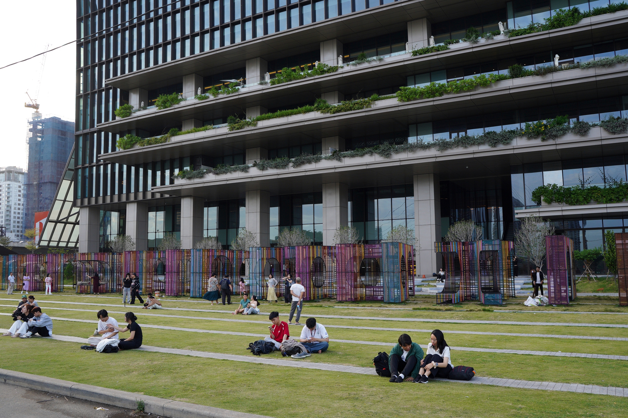 T&ograve;a nh&agrave; cao thứ 3 TP.HCM lập tức so&aacute;n ng&ocirc;i đ&ocirc;ng kh&aacute;ch nhất dịp lễ nhờ tung vườn hoa Tết khổng lồ- Ảnh 11.