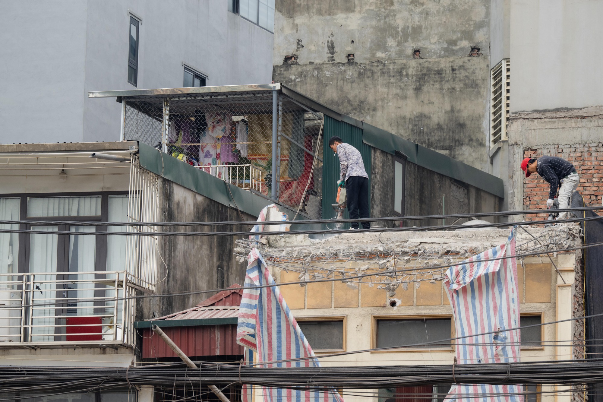Nhìn toàn cảnh tuyến đường Vành đai 1 đoạn Hoàng Cầu - Voi Phục sau giải tỏa: Diện mạo đô thị dần thành hình!- Ảnh 5. Nhìn toàn cảnh tuyến đường Vành đai 1 đoạn Hoàng Cầu - Voi Phục sau giải tỏa: Diện mạo đô thị dần thành hình!- Ảnh 5.