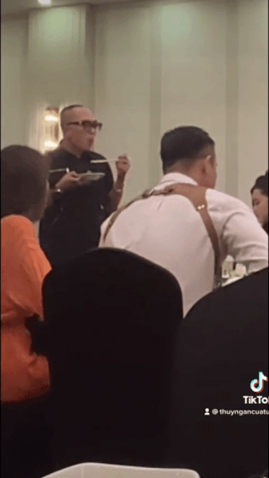 Cặp sao Vbiz nghi lén lút yêu đương, sẽ công khai trong năm nay?- Ảnh 4. Cặp sao Vbiz nghi lén lút yêu đương, sẽ công khai trong năm nay?- Ảnh 4.