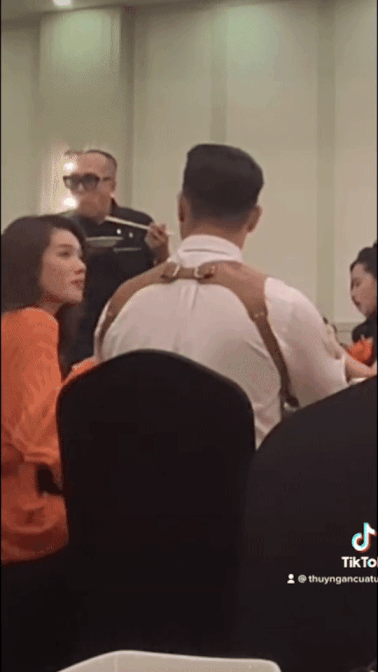 Cặp sao Vbiz nghi lén lút yêu đương, sẽ công khai trong năm nay?- Ảnh 3. Cặp sao Vbiz nghi lén lút yêu đương, sẽ công khai trong năm nay?- Ảnh 3.