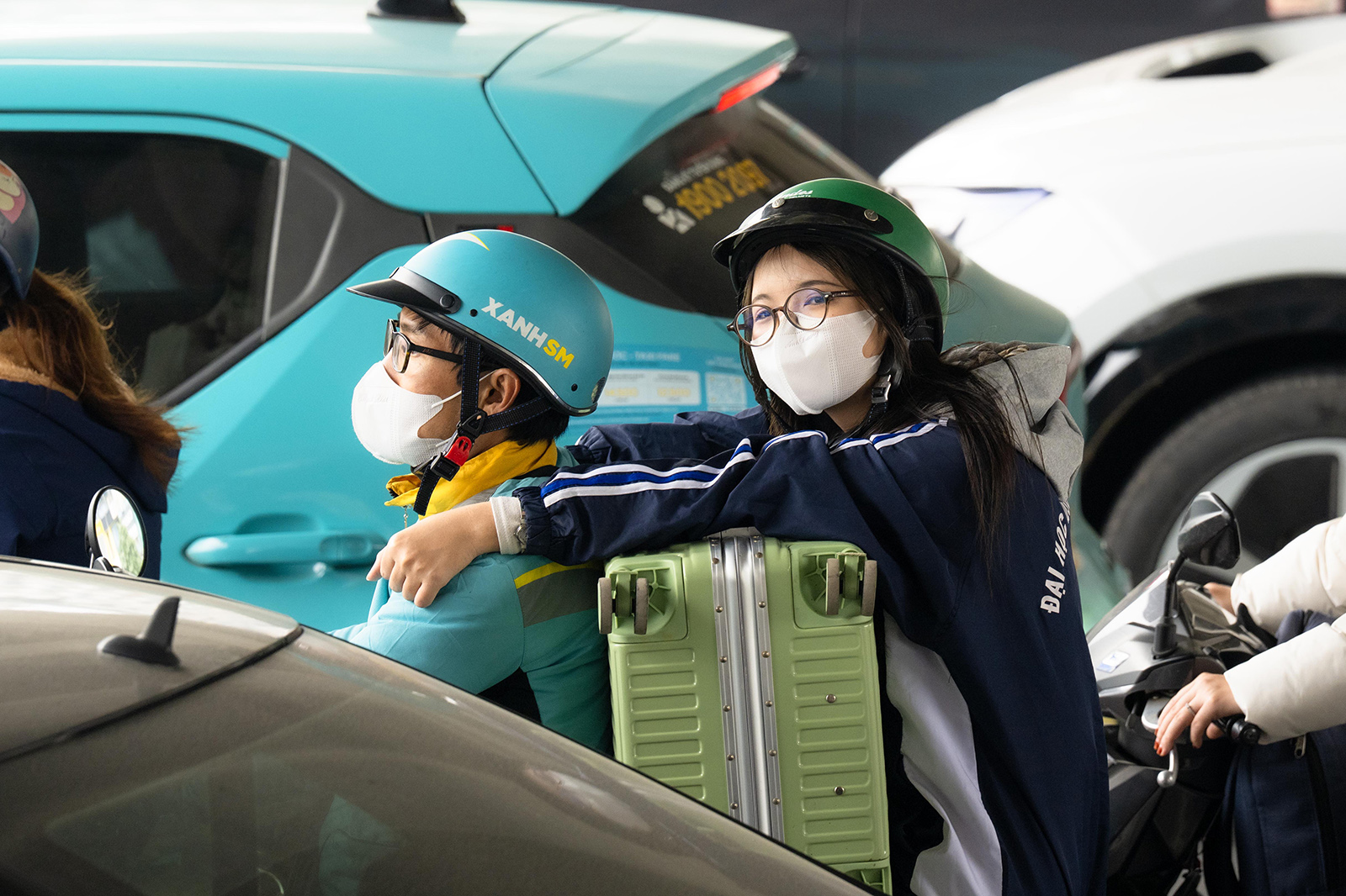 Cảnh tượng tr&ecirc;n c&aacute;c ngả đường H&agrave; Nội v&agrave; TP.HCM ng&agrave;y cuối kỳ nghỉ Tết Dương lịch- Ảnh 7.