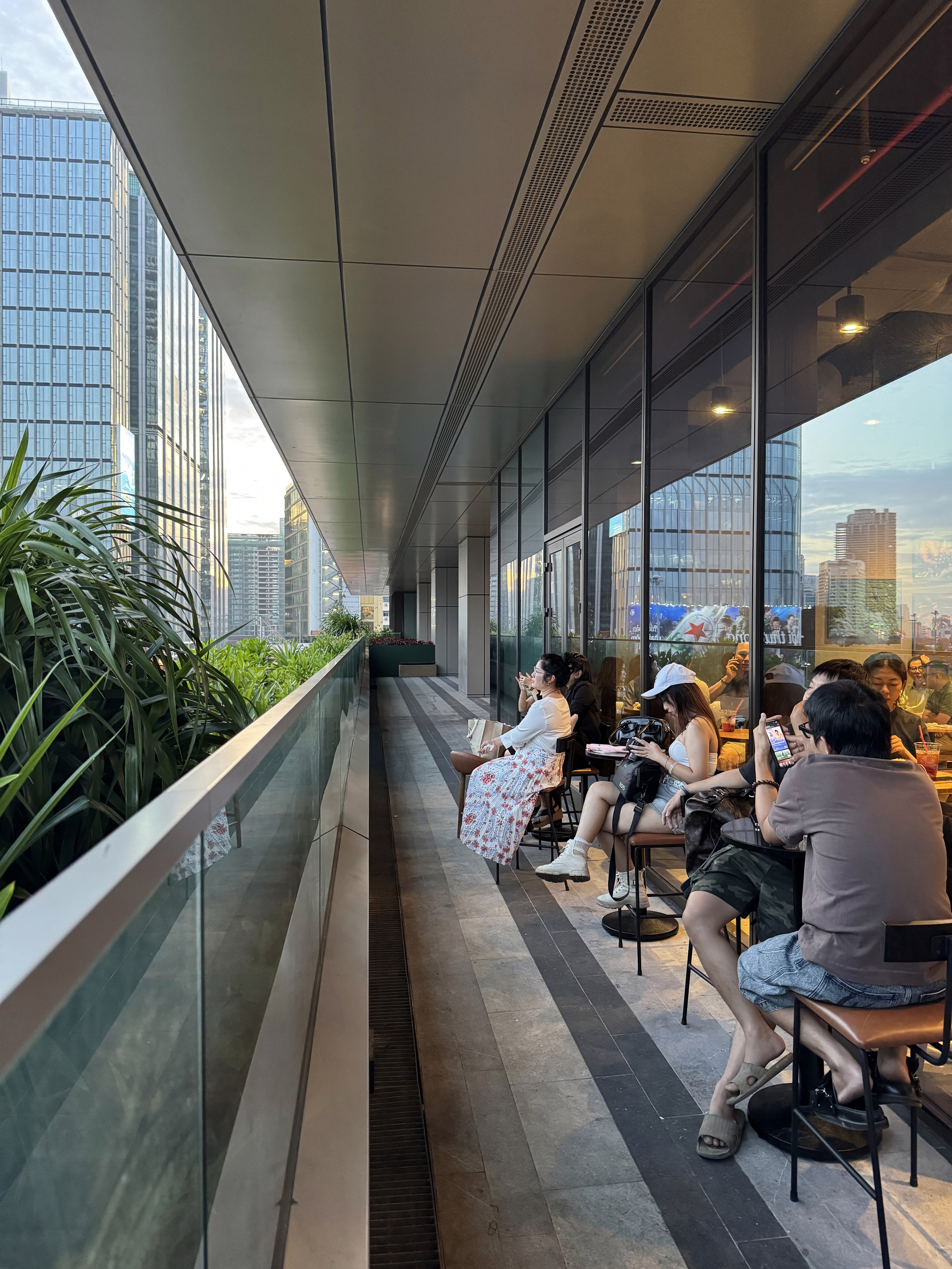 T&ograve;a nh&agrave; cao thứ 3 TP.HCM lập tức so&aacute;n ng&ocirc;i đ&ocirc;ng kh&aacute;ch nhất dịp lễ nhờ tung vườn hoa Tết khổng lồ- Ảnh 26.