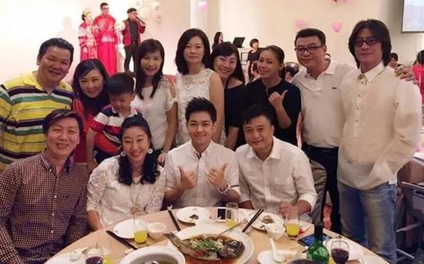 Thanh to&aacute;n xong bữa họp lớp rồi lặng lẽ rời đi, lớp trưởng "đứng h&igrave;nh" khi nhận được khoản chuyển 350 triệu từ bạn cũ- Ảnh 2.