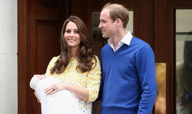 M&oacute;n qu&agrave; 1,3 tỷ đồng mừng C&ocirc;ng ch&uacute;a Charlotte ch&agrave;o đời: Đẹp lộng lẫy nhưng bị Ho&agrave;ng gia "từ chối" phũ ph&agrave;ng v&igrave; l&yacute; do kh&ocirc;ng ngờ- Ảnh 1.