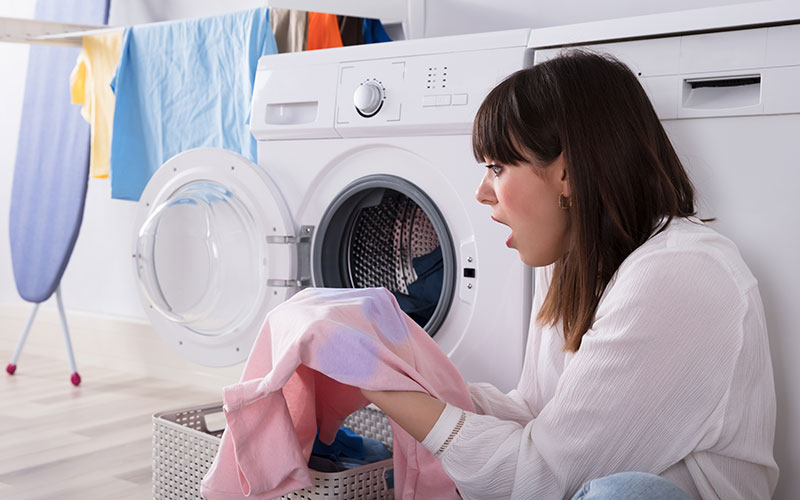 10 sai lầm phổ biến nhất khi giặt quần áo khiến cả gia đình hứng chịu hậu quả- Ảnh 1. 10 sai lầm phổ biến nhất khi giặt quần áo khiến cả gia đình hứng chịu hậu quả- Ảnh 1.