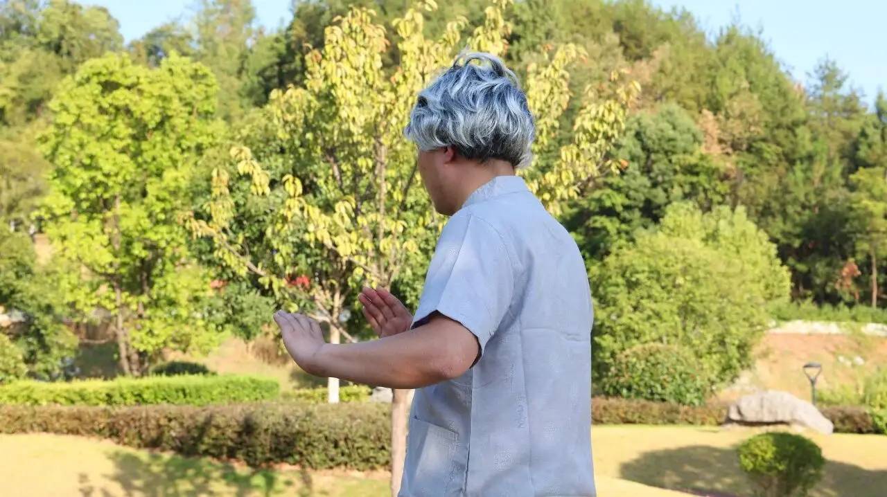 Khi người th&acirc;n hay qu&ecirc;n, ch&uacute;ng ta lại nghĩ đ&oacute; l&agrave; &ldquo;gi&agrave; rồi&rdquo; m&agrave; bỏ qua bệnh Alzheimer: Đừng chủ quan với 5 thay đổi n&agrave;y- Ảnh 3.