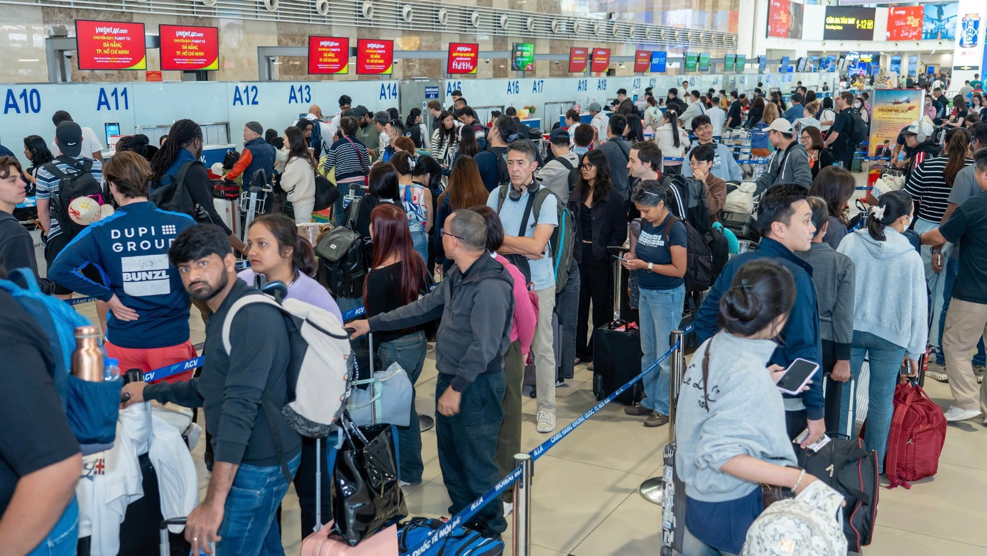 Lượng kh&aacute;ch kỷ lục qua s&acirc;n bay Nội B&agrave;i h&ocirc;m nay- Ảnh 4.
