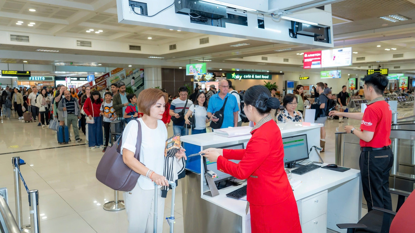 Lượng kh&aacute;ch kỷ lục qua s&acirc;n bay Nội B&agrave;i h&ocirc;m nay- Ảnh 5.