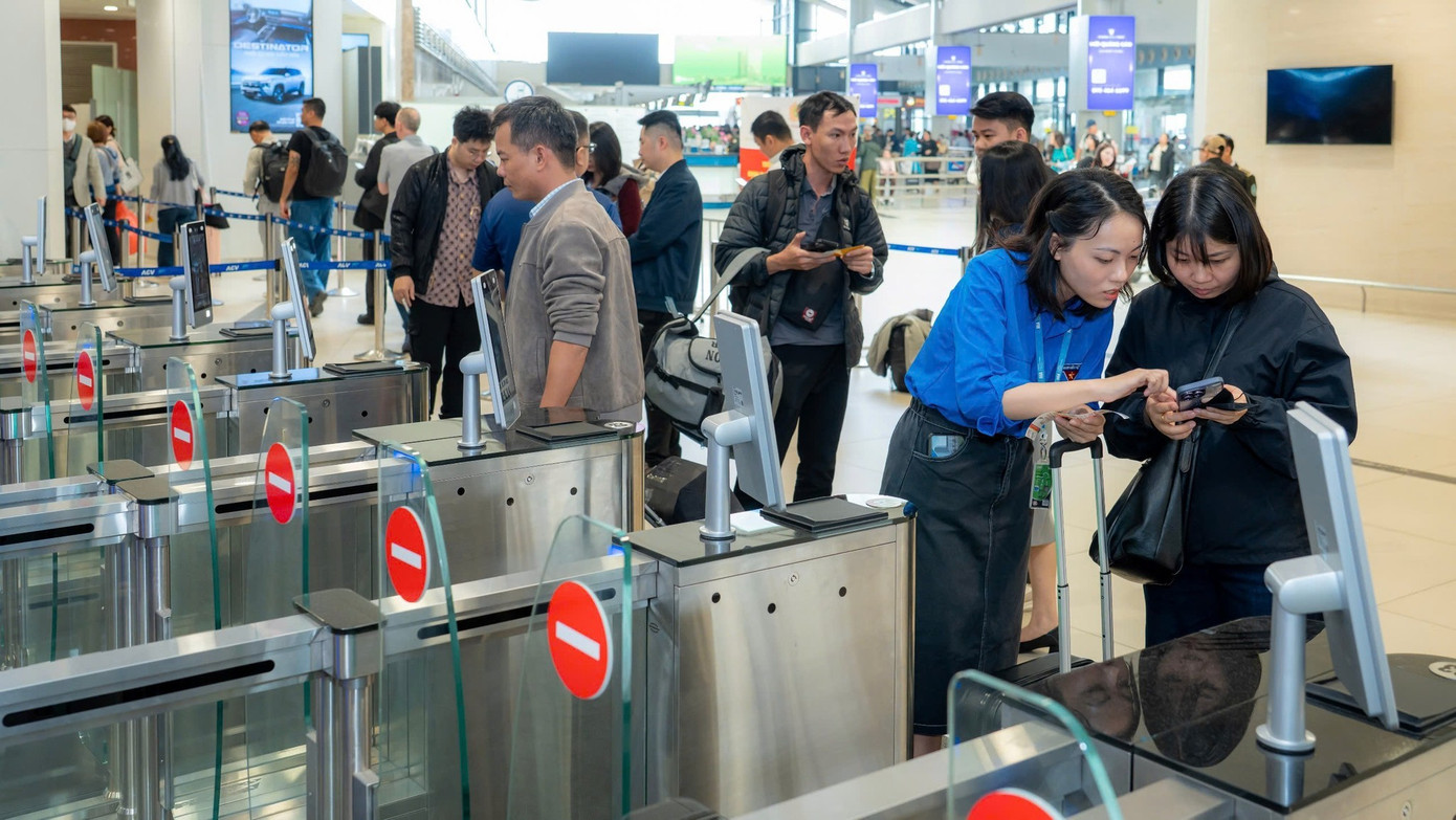 Lượng kh&aacute;ch kỷ lục qua s&acirc;n bay Nội B&agrave;i h&ocirc;m nay- Ảnh 7.