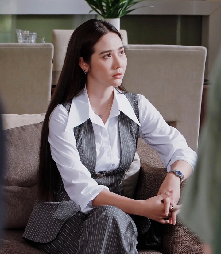 Vẻ gợi cảm ngo&agrave;i đời của "nữ tổng t&agrave;i" đang g&acirc;y sốt tr&ecirc;n phim giờ v&agrave;ng VTV- Ảnh 2.