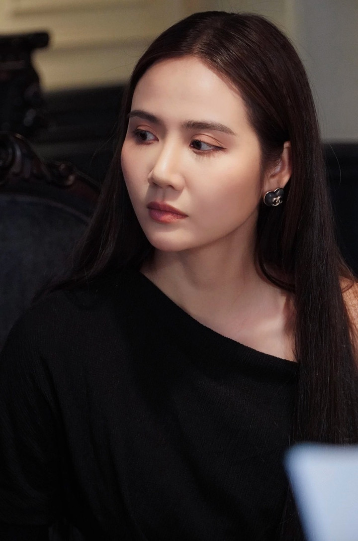 Vẻ gợi cảm ngo&agrave;i đời của "nữ tổng t&agrave;i" đang g&acirc;y sốt tr&ecirc;n phim giờ v&agrave;ng VTV- Ảnh 3.