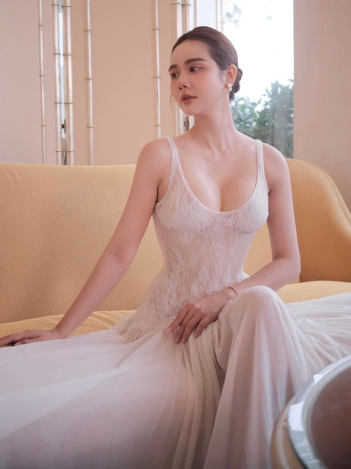 Vẻ gợi cảm ngo&agrave;i đời của "nữ tổng t&agrave;i" đang g&acirc;y sốt tr&ecirc;n phim giờ v&agrave;ng VTV- Ảnh 7.