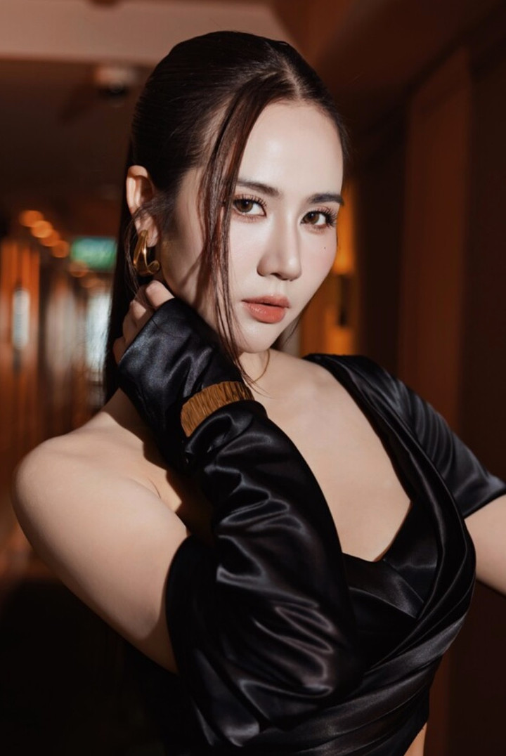 Vẻ gợi cảm ngo&agrave;i đời của "nữ tổng t&agrave;i" đang g&acirc;y sốt tr&ecirc;n phim giờ v&agrave;ng VTV- Ảnh 9.