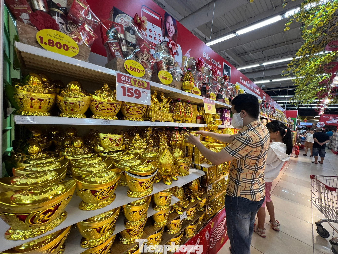 &lsquo;Biển người&rsquo; xếp h&agrave;ng d&agrave;i chờ ăn uống, mua sắm dịp nghỉ Tết Dương lịch- Ảnh 17.